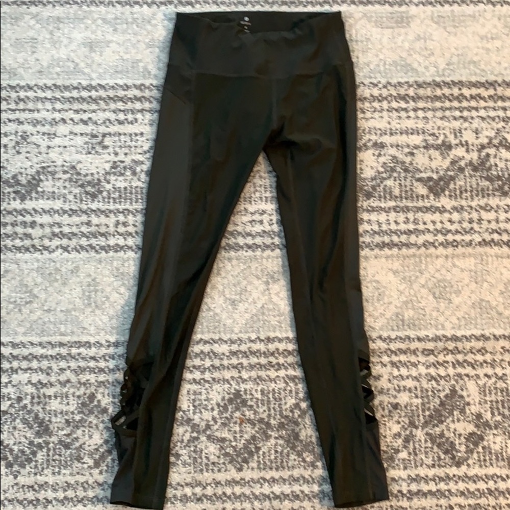 Apana Green workout leggings size small w/ cutouts